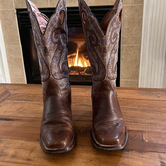 TONY Lama leather cowboy boots, in good condition decorative shaft. - Picture 2 of 15